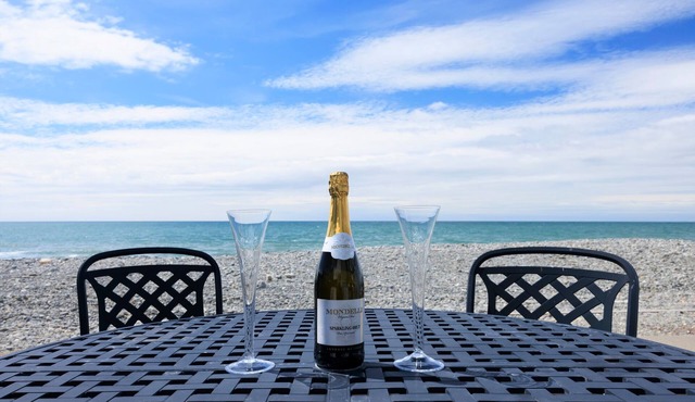 Beach side house in Beautiful Borth