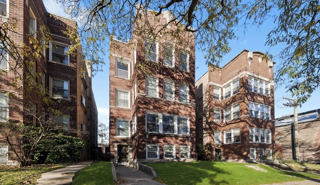 Beach Side in the City - Chicago