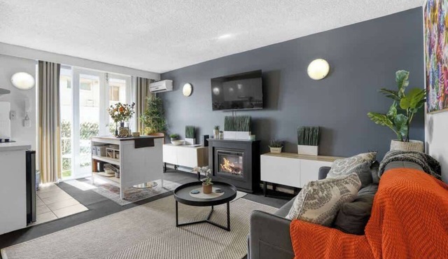 Beach-Side Studio Apt with parking spot