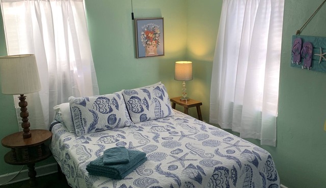 Beach Side Studio #1 - Pet Friendly, WiFi, Off-Street Parking, Large Smart TV