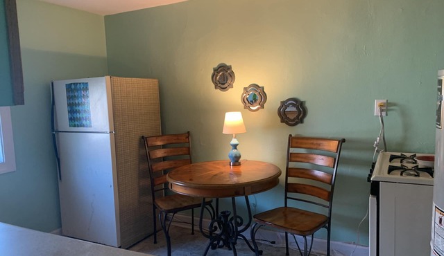 Beach Side Studio #3 - Pet Friendly, WiFi, Off-Street Parking, Large Smart TV