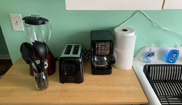 Beach Side Studio #4 (1-Bedroom Apartment) - Pets Allowed by RedAwning