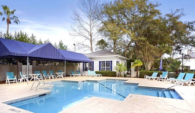 Beach Square – optional BIKES – Walk 2 Redfern Village, shops, and restaurants!.