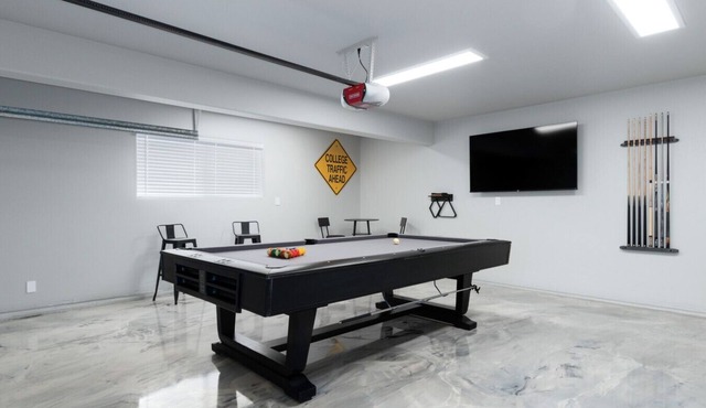 Beach Street Retreat | Sleeps 9 | Game Room