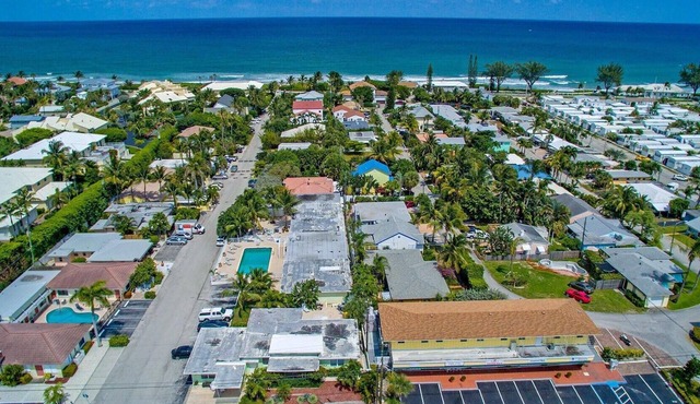 Beach studio with pool 200 meters from the beach