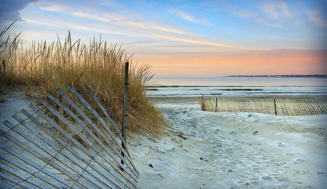 Beach, Sun and memories,n2nd Floor Unit, with private deck.