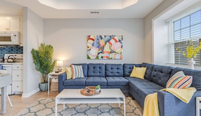 Beach Sunset: Walk to Dining, Shopping & Beaches