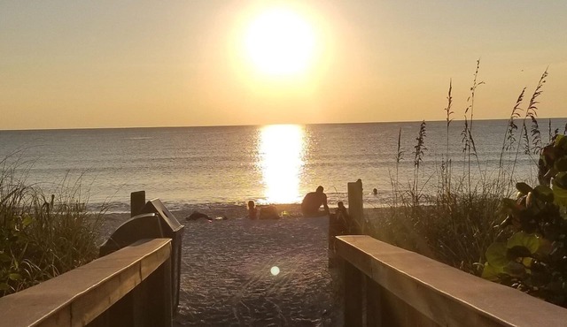 BEACH & SUNSETS CONDO!