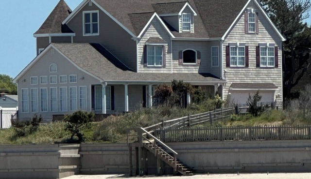 Beach, sunsets Pool, beachfront waterfront birdwatch fishing golf antiquing