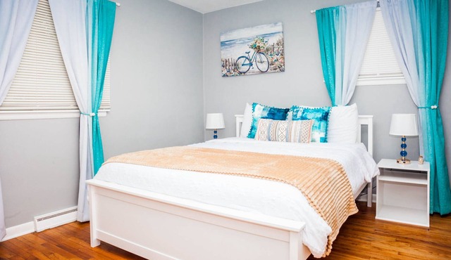 Beach-themed/No Stairs/Sleeps up to 12/W&D/FastWiFi/Near RagingWaves/Yorkville
