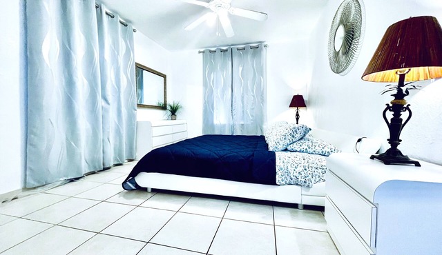 Beach Tide Motel - #7 1 Bedroom King Bed 1 Queen 1 twin sofa bed