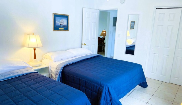 Beach Tide Motel - #9 1 Bedroom 1 King 1 Queen Beds 1 Twin sofabed