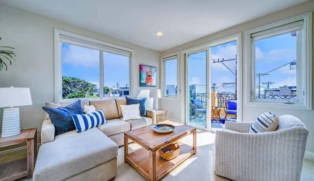 Beach Townhome with Ocean Views, Sleeps 6, Garage Parking Space