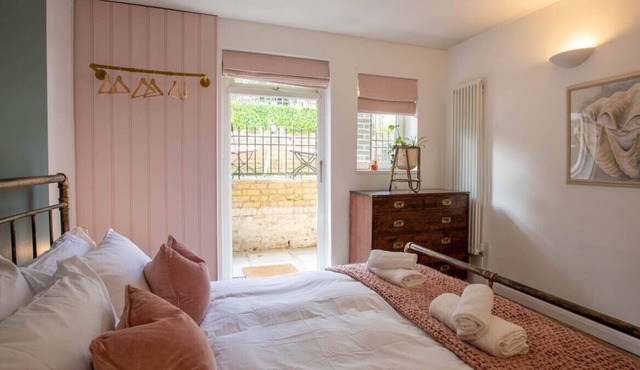 Beach Treasures Apartment - 2 mins Beach - Garden Terrace