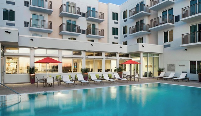 Beach Vacation! Near Clearwater Beach, Pool, Bar, Free Buffet Breakfast