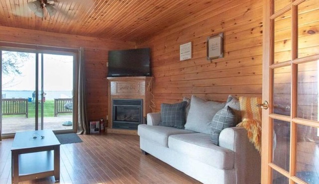 Beach Vibes - Three Bedroom Cottage, Sleeps 5