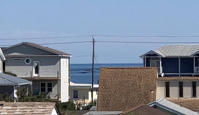 Beach View and beach living Walk to best beach access on Kure Beach.