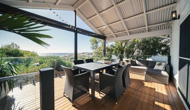 Beach View Bliss~Stunning sunsets.King bed.Netflix