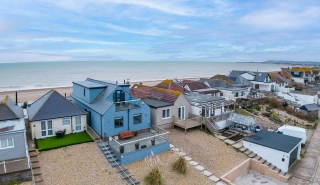 Beach View Breeze Family Holiday Home on the Shore