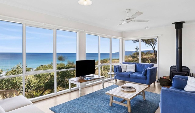 Beach View - Combining great views while being only a 1 minute walk to the Fairhaven Beach