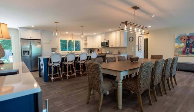 Beach View Cottage - Beautiful View of the Lake!