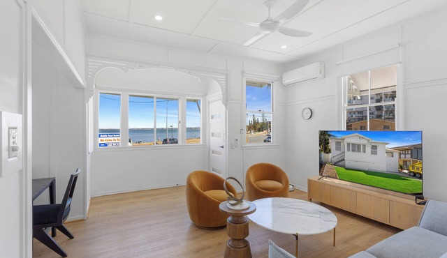 Beach View Cottage. Cosy with direct water views.