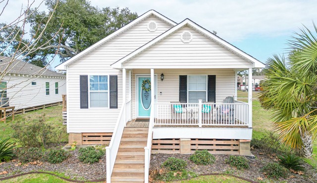 Beach View Cottage Perfect for Family & Friends!