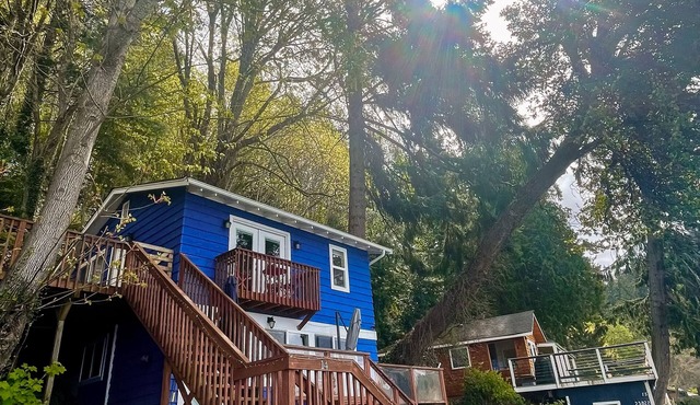 Beach view getaway with deck, gas grill, firepit and W/D