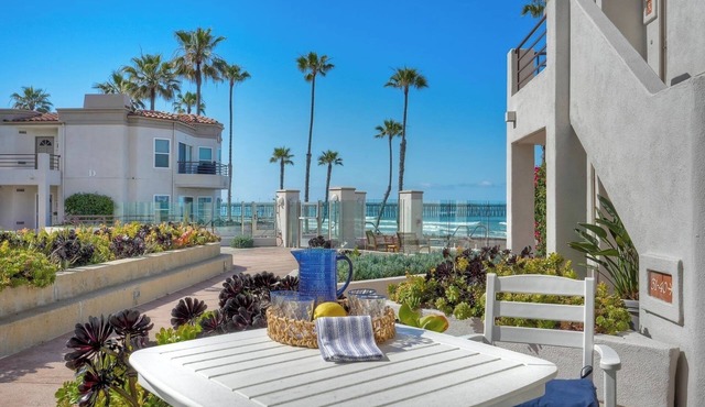 Beach View Steps to Sand, BBQ and Community Jacuzzi