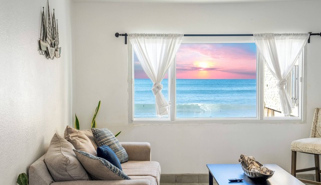 BEACH-VIEWS - 4 BDR HOUSE - Sleeps 10 w/Free PKG