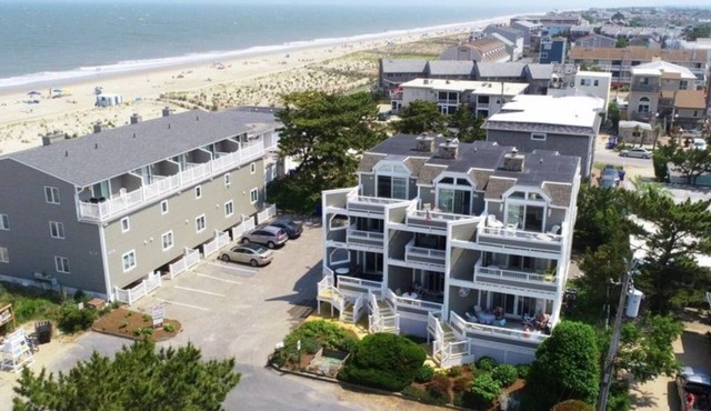 BEACH VIEWS FROM ALL 5 DECKS! HOT TUB! STEPS TO THE BEACH - FRI TO FRI RENTALS