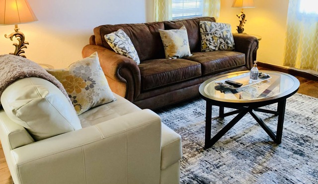 Beach Villa Cottage -OCEAN DRIVE (A1A) Steps to the Beach, Free WiFi & Parking