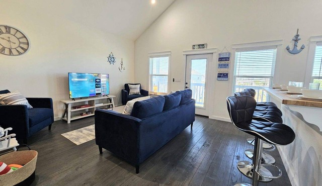 Beach Villa: Ocean View, King Suite, Walk to Beach - Solo/Couple's Getaway