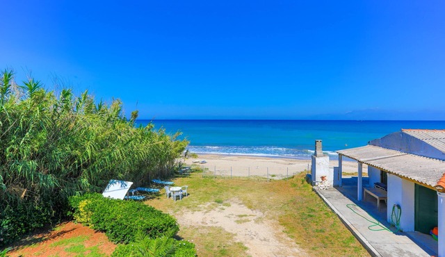 Beach Villa Vaso Dio: Beachfront, stunning views