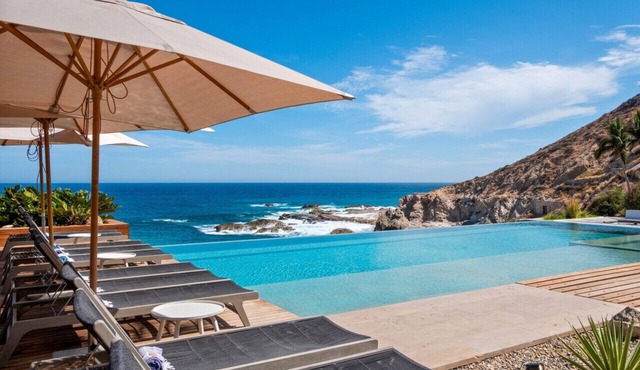 Beach VIP Mansion Chef, Bartender, Maid included