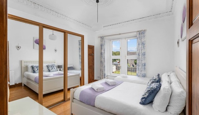 Beach Walk Apartment - 2 bed by the beach