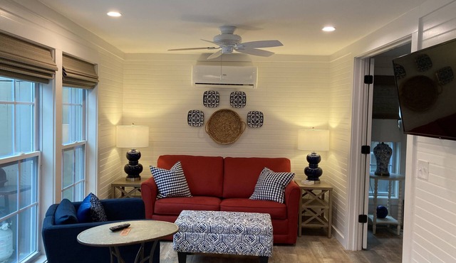 Beach Walk Bungalow 1Bedroom 1Bath, 4 blocks to the beach! Private Courtyard