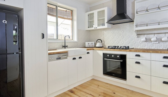 Beach Walk Cottage (Newly Renovated) Pet Friendly