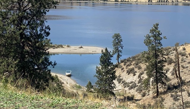 "Beach your boat and walk up" - Sunday Bay on Lake Roosevelt