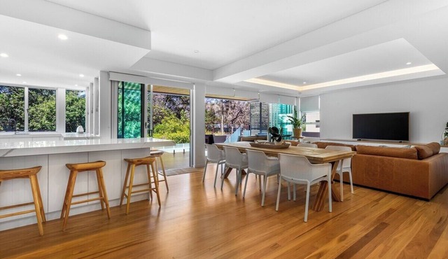 BEACH01- Mooloolaba Beachfront with Private Pool