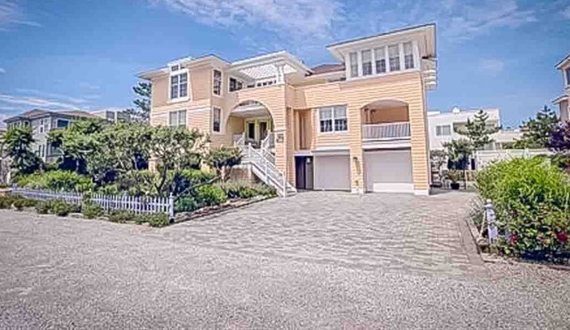 Beachblock in Loveladies 6bd 6bth with pool and hot tub sleeps 14