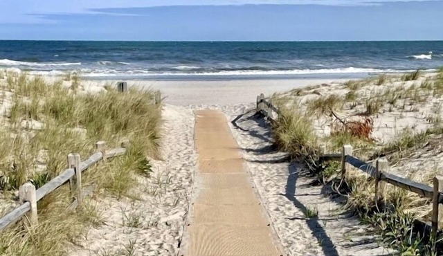 BeachBlockParadise=ParkSpot~Also See BeachBlockSeaEscape. VRBO#3830716