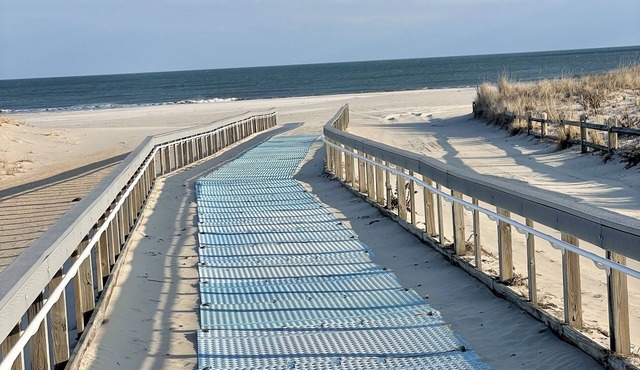 BeachBlockSeaEscape🌅See Beach Block Paradise VRBO# 2963230 for Reviews~Same Host