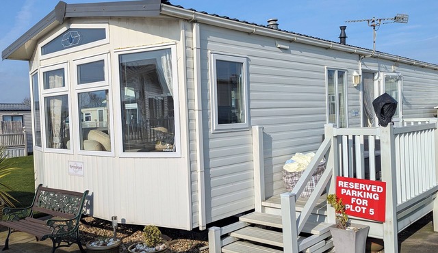 Beachcomber Cabin, Dog Friendly - Anderby Creek