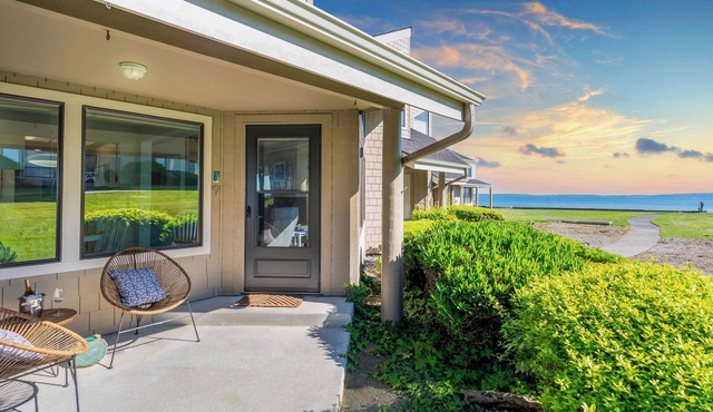 Beachcomber's Bliss by AvantStay | Steps to the Beach | Ocean Views
