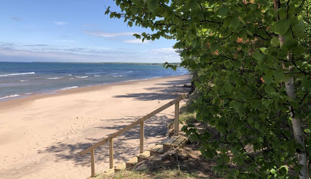 Beachcomber's Cottage-Private Lake Superior beach retreat+30 min Pictured Rocks!