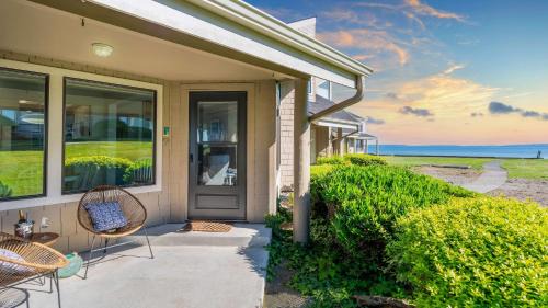 Beachcombers Bliss by AvantStay Steps to the Beach Ocean Views