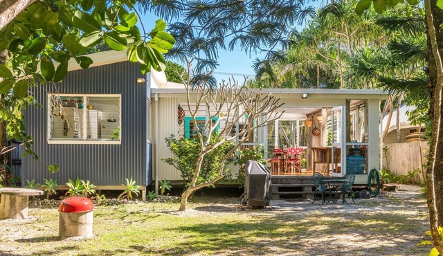 Beachcombers Cottage - beachfront pet retreat