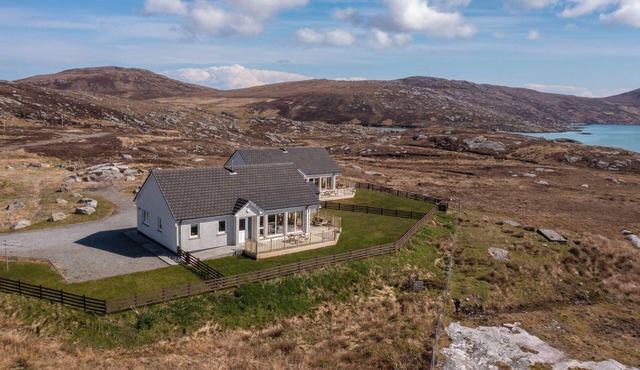 BEACHCOMBERS, pet friendly in Daliburgh, Isle Of South Uist