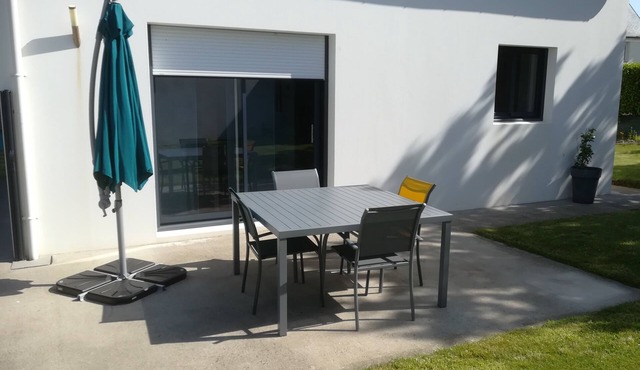 Beaches 5 minutes away, near historic center, enclosed garden, house sleeps 4-5